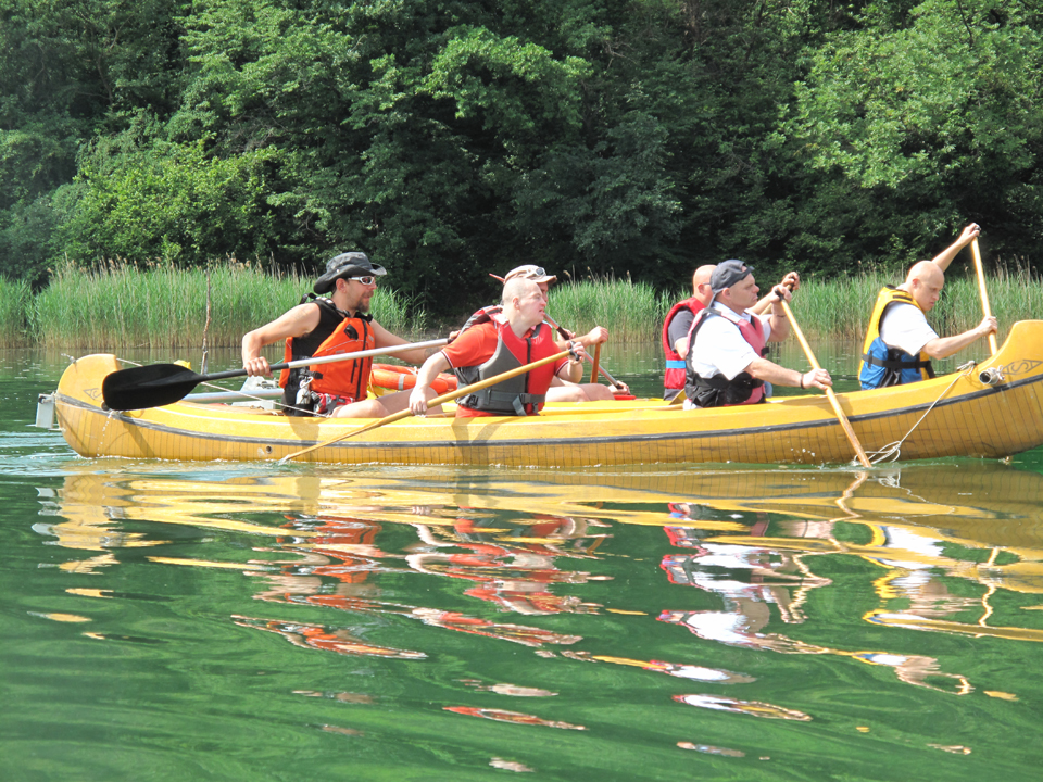 IN CANOA SUL LAGO